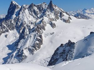 Skiing the Vallee Blanche, Chamonix Mountain Guide, Chamonix Off Piste Course, Chamonix Ski Guide, Chamonix Off Piste Guide, Aiguille du Midi ridge, mountain guide chamonix Mountaineering course, Chamonix ski guide, haute route, chamonix climbing, Chamonix freeride, Chamonix mountain guides, Swiss mountaineering,Skiing the Vallee Blanche, Chamonix Mountain Guide, Chamonix Off Piste Course, Chamonix Ski Guide, Chamonix Off Piste Guide, Aiguille du Midi ridge, Vallee Blanche ridge